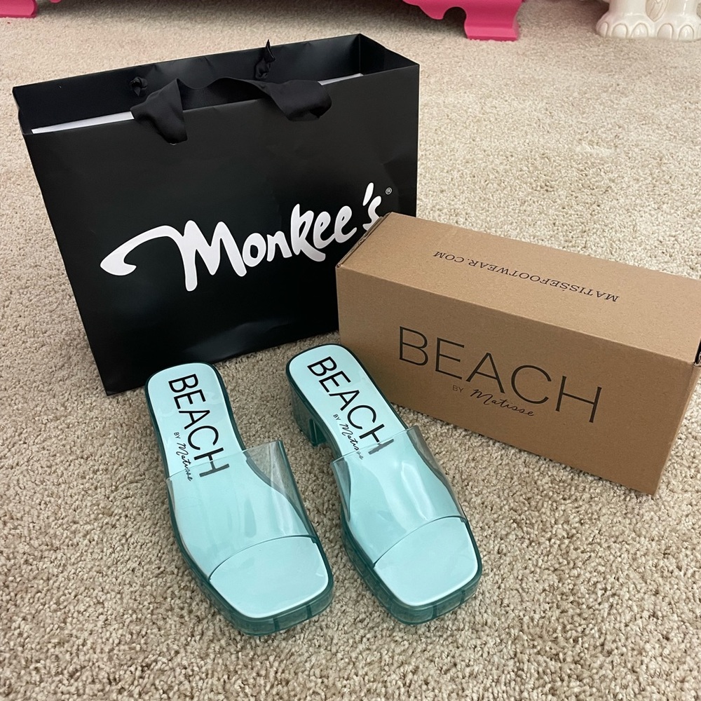Beach by Matisse NWT shoes 💙sz 9